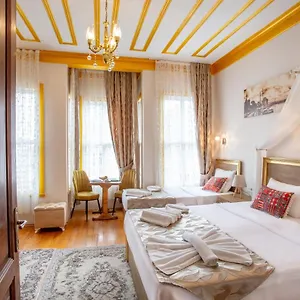 Aparthotel April Story
