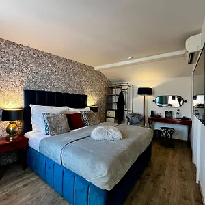 Otel Antik, Prag